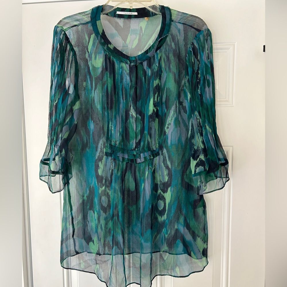 Tahari 100% silk women’s blue peacock print semi sheer pullover blouse Small